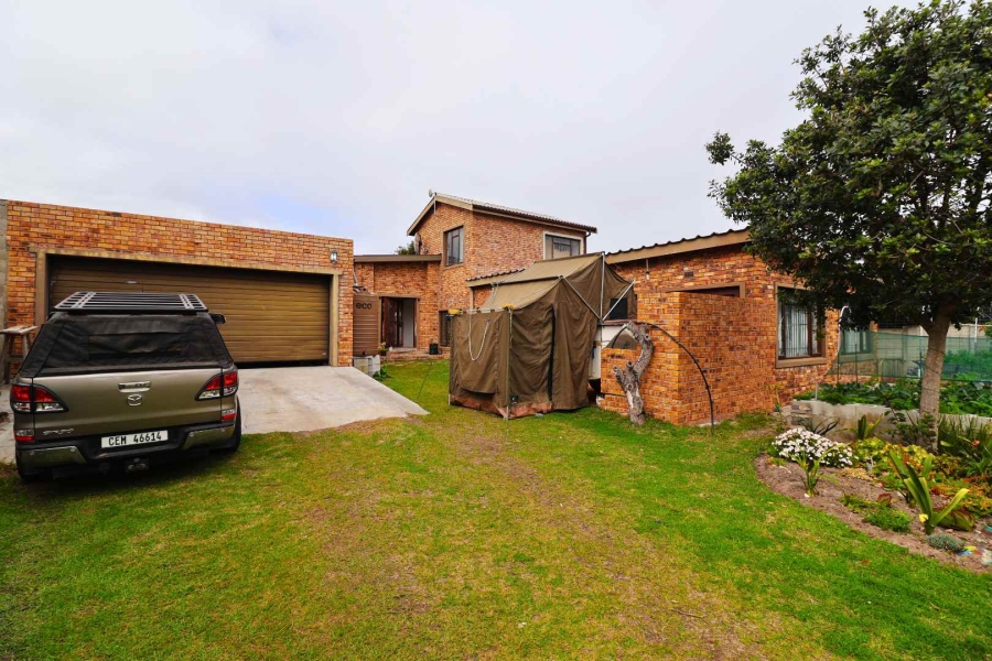 4 Bedroom Property for Sale in Sandbaai Western Cape
